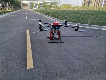 Os UAVS aéreos desvirilizados do veículo ateiam fogo - a extinguir o equipamento