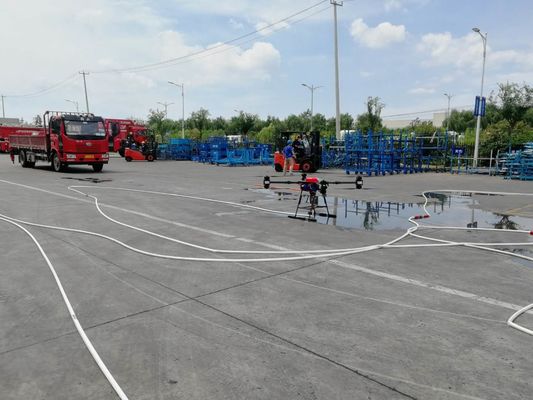 Quatro zangões do equipamento da luta contra o incêndio do rotor da linha central oito no corpo de bombeiros